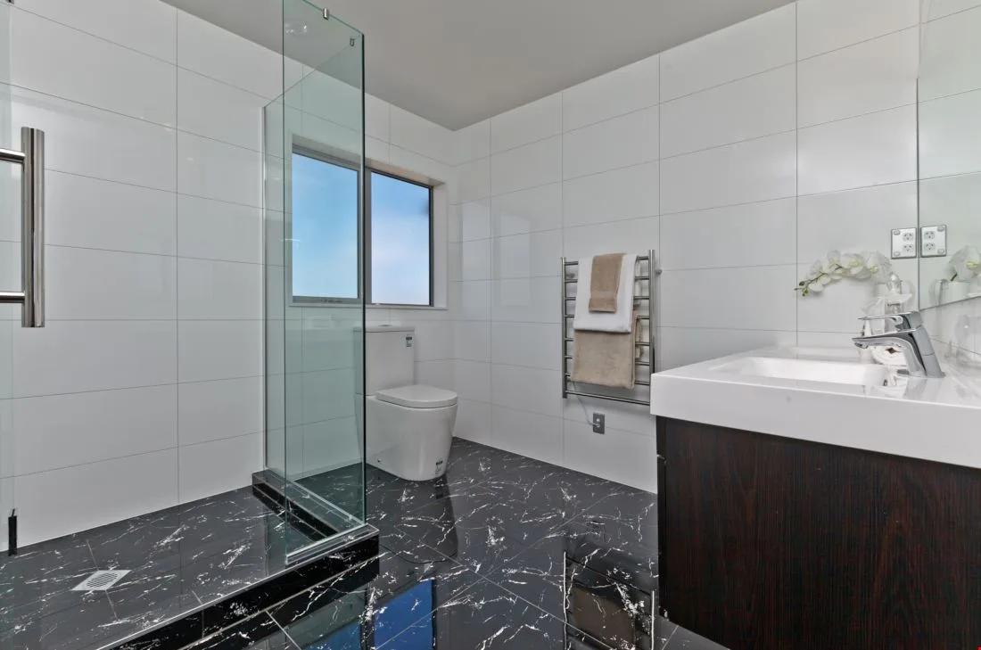 158 Wainui Road, Bathroom