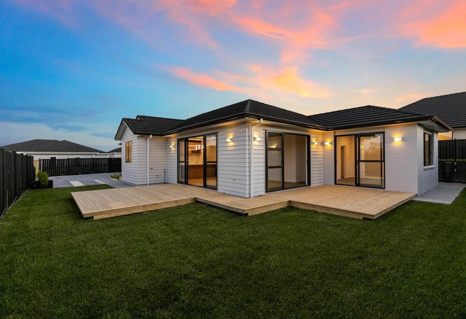 57 Waiwai Drive, Deck