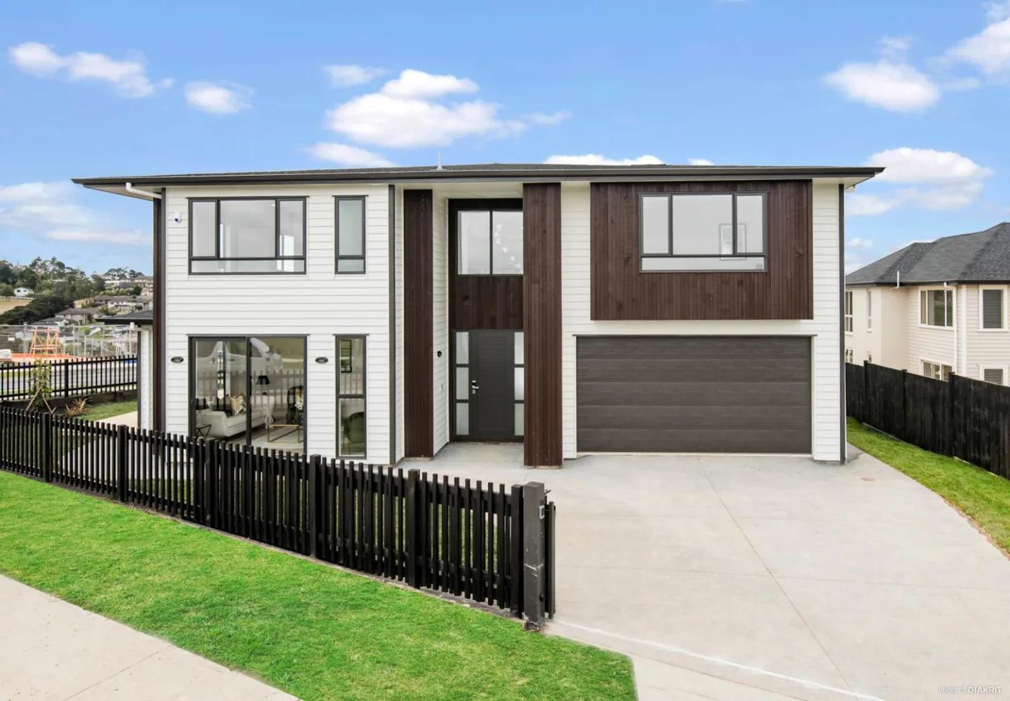 Paikea Street, Front