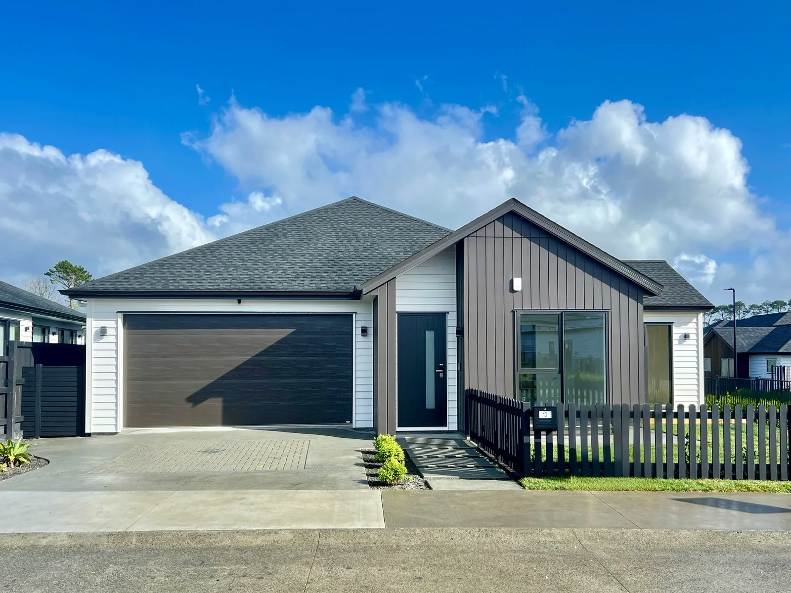 13 Tipu Crescent exterior front view