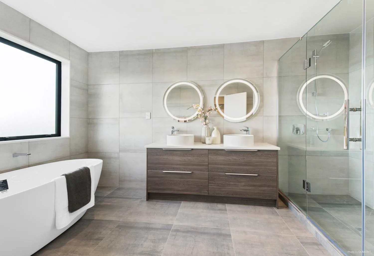 Paikea Street, Bathroom
